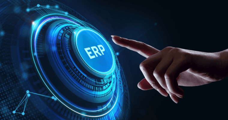 Mão clicando em botão ERP